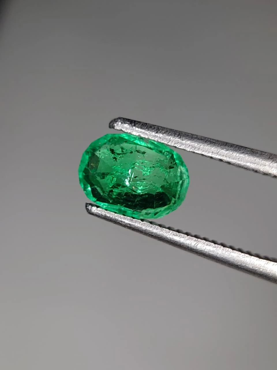 0.8ct Oval Faceted Panjsher Emerald from Afghanistan — view 5